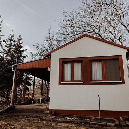 Mandulas Kabin A Kishaz Dezsaval Es Kilatassal A Balatonra Balatongyörök المظهر الخارجي الصورة