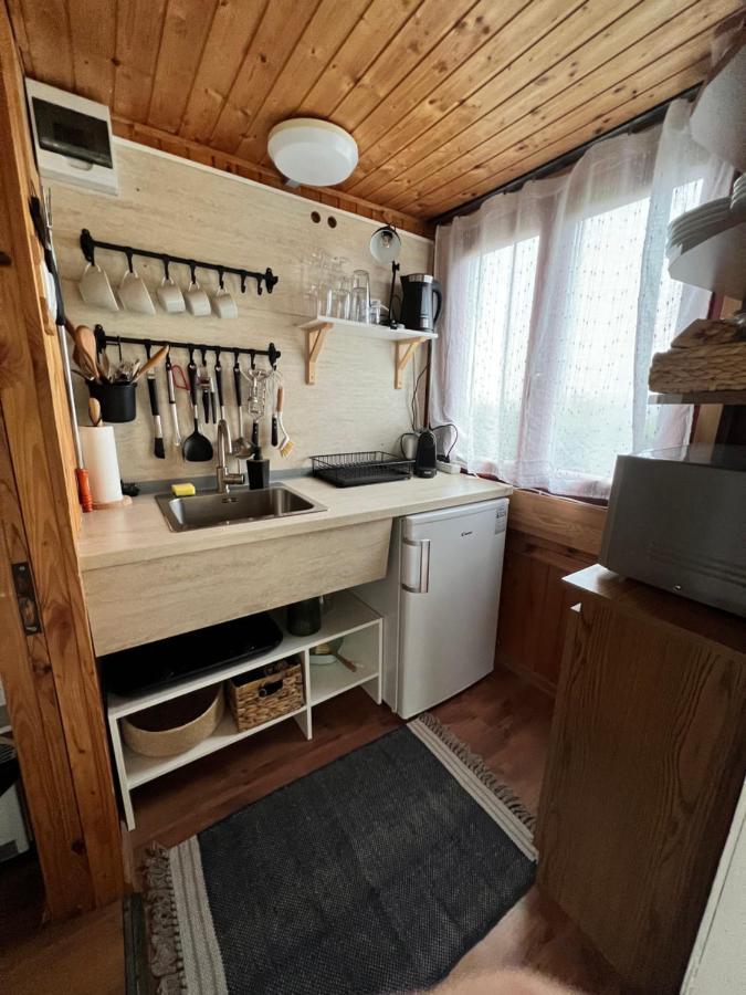 Mandulas Kabin A Kishaz Dezsaval Es Kilatassal A Balatonra Balatongyörök المظهر الخارجي الصورة